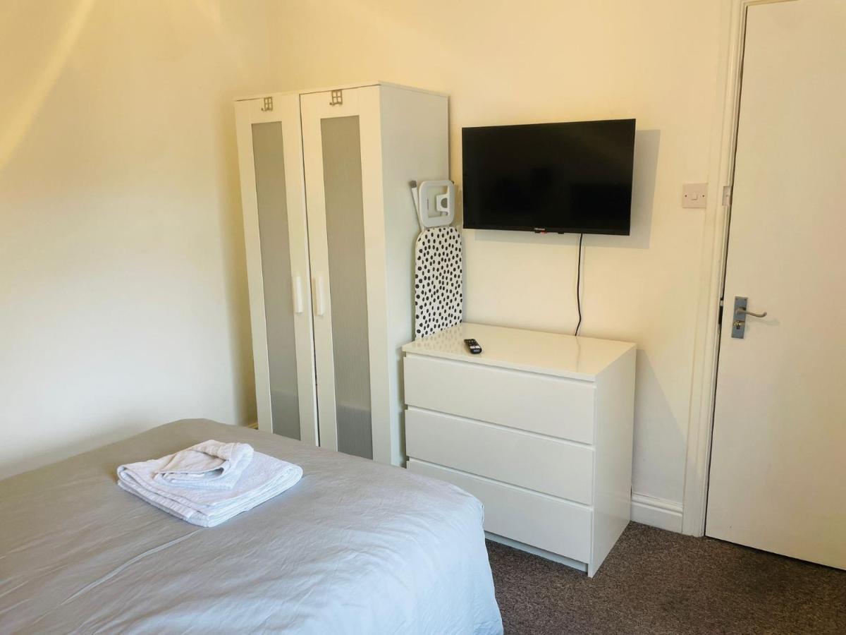 Auberge de jeunesse 305 High Town Road à Luton  Extérieur photo